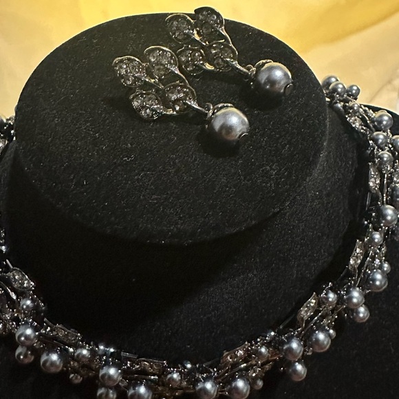 NEW Elegant Black Pearl Necklace and Earring Set - Picture 6 of 7